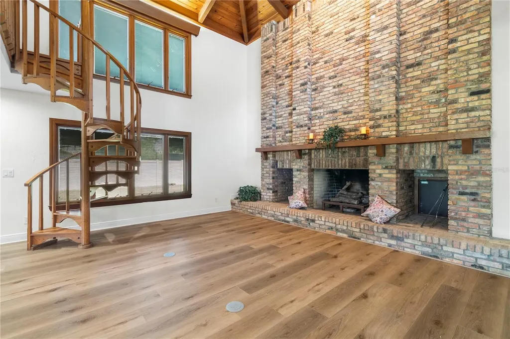 404 Dickman Drive SW Ruskin FL 33570