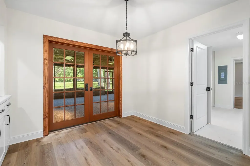 404 Dickman Drive SW Ruskin FL 33570