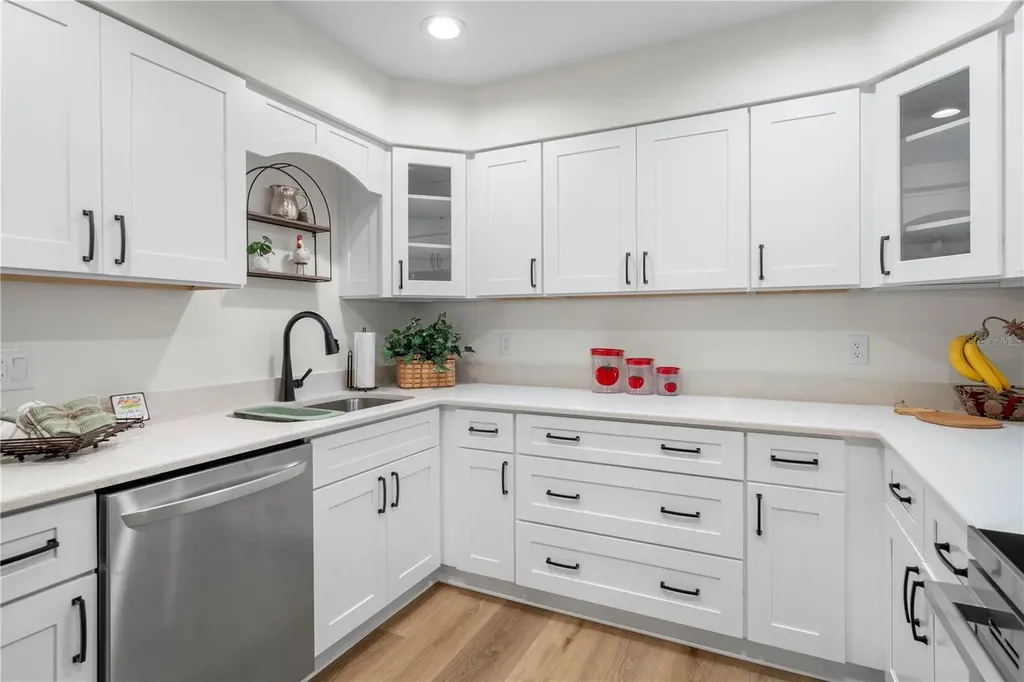 404 Dickman Drive SW Ruskin FL 33570