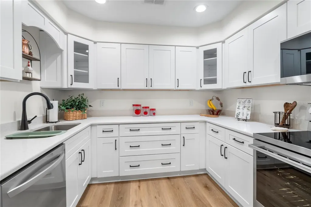 404 Dickman Drive SW Ruskin FL 33570