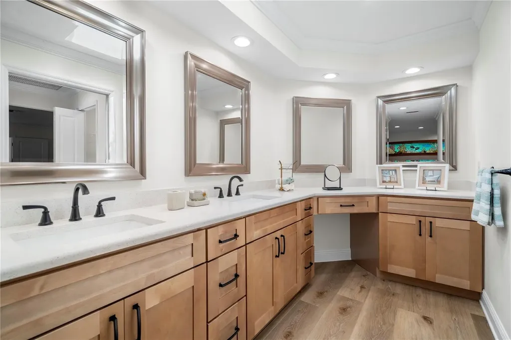 404 Dickman Drive SW Ruskin FL 33570