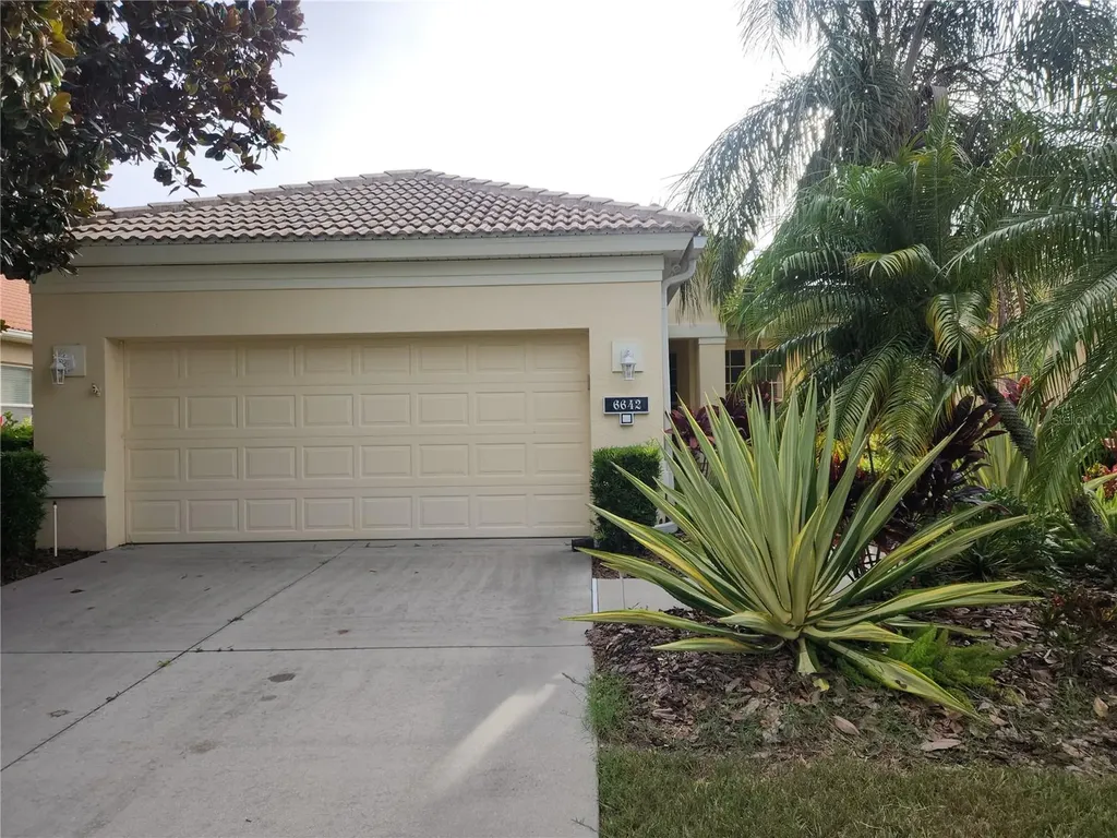 6642 Tailfeather Way Bradenton FL 34203