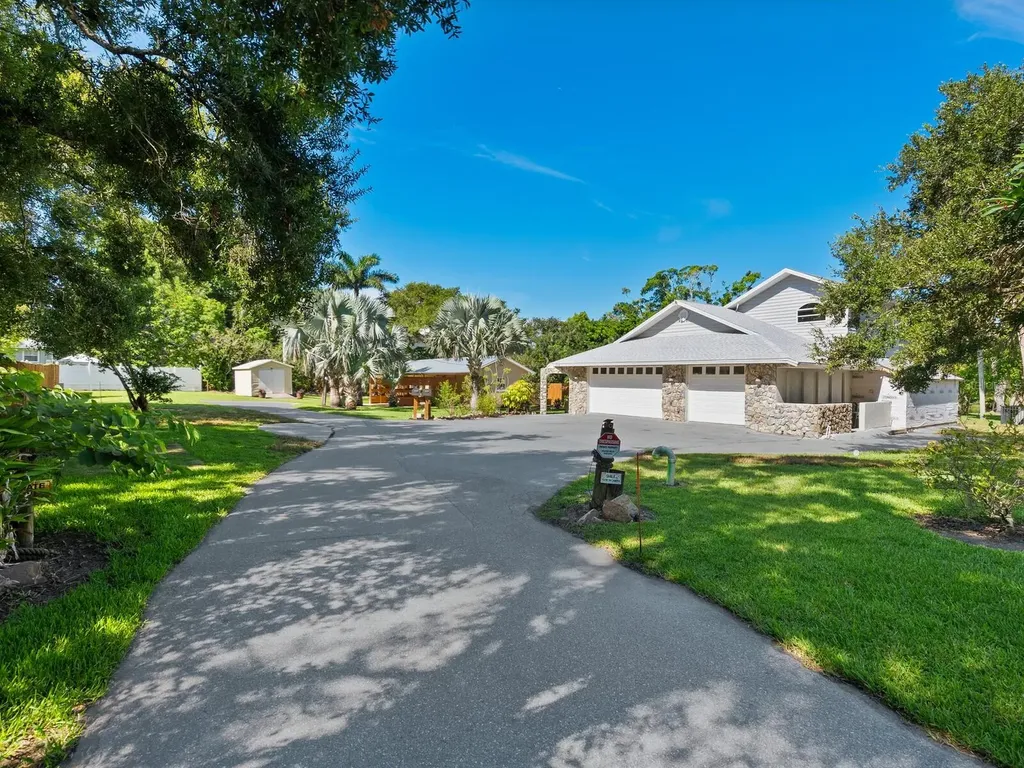 2504 Wilkinson Road Sarasota FL 34231