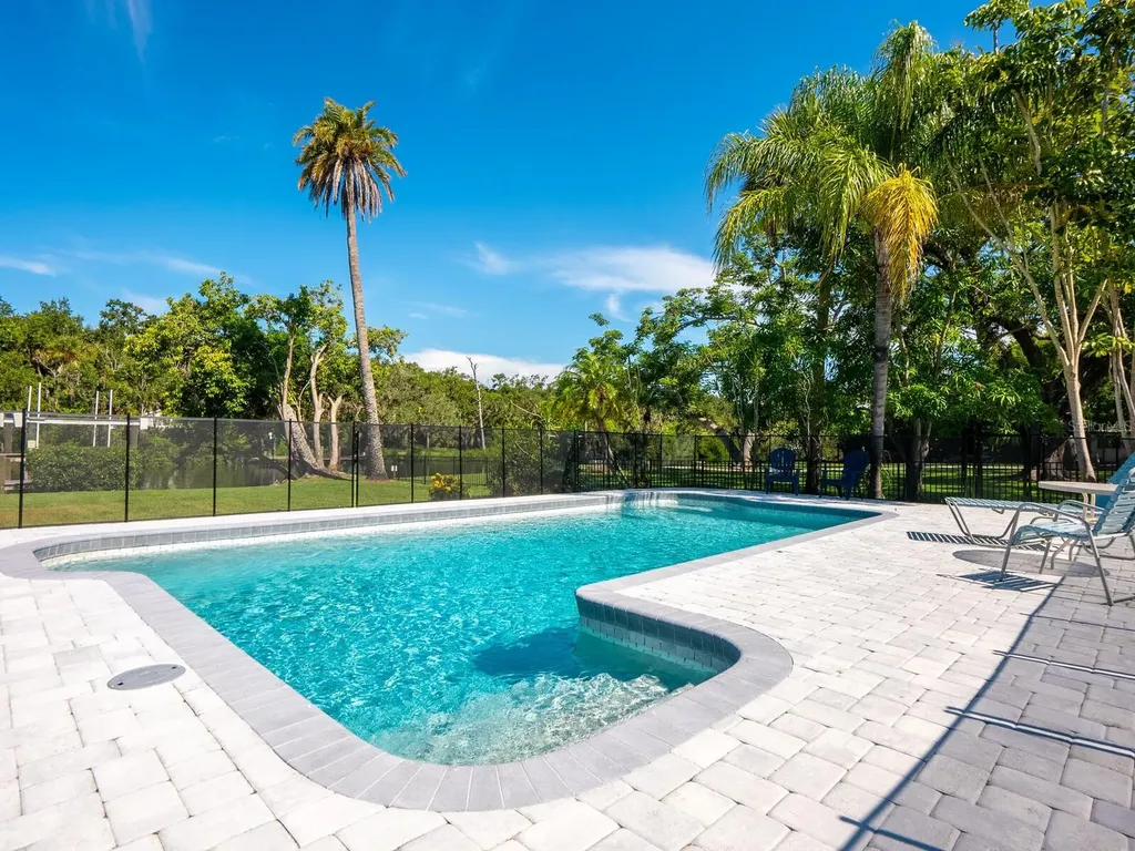 2504 Wilkinson Road Sarasota FL 34231