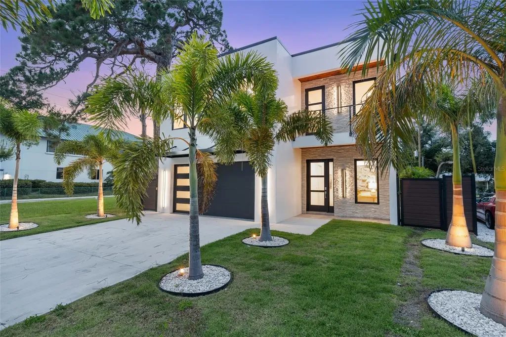 2111 Hawthorne Street Sarasota FL 34239