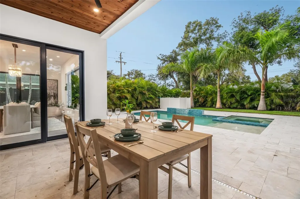 2111 Hawthorne Street Sarasota FL 34239