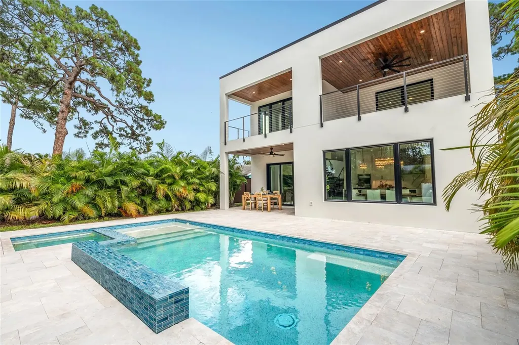 2111 Hawthorne Street Sarasota FL 34239