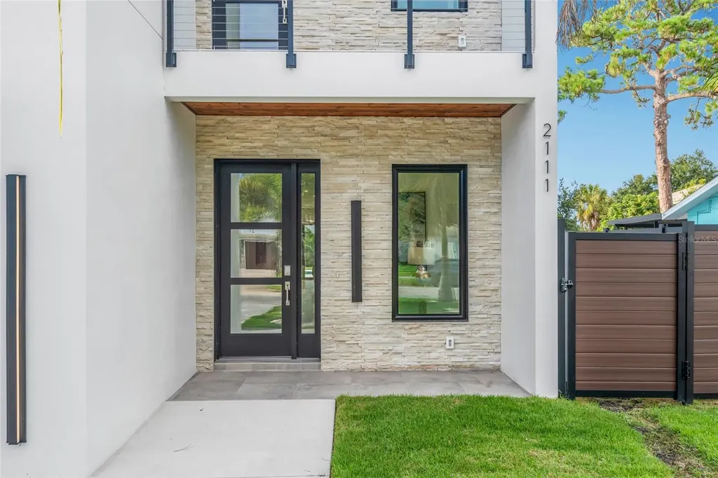 2111 Hawthorne Street Sarasota FL 34239