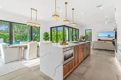 2111 Hawthorne Street Sarasota FL 34239