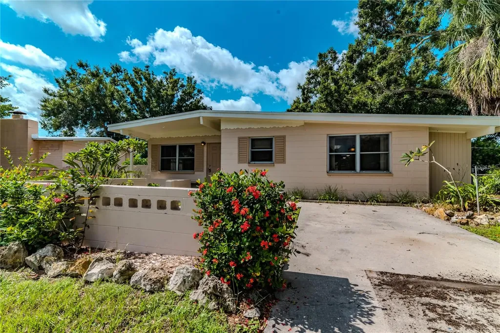 6242 56th Avenue N St Petersburg FL 33709