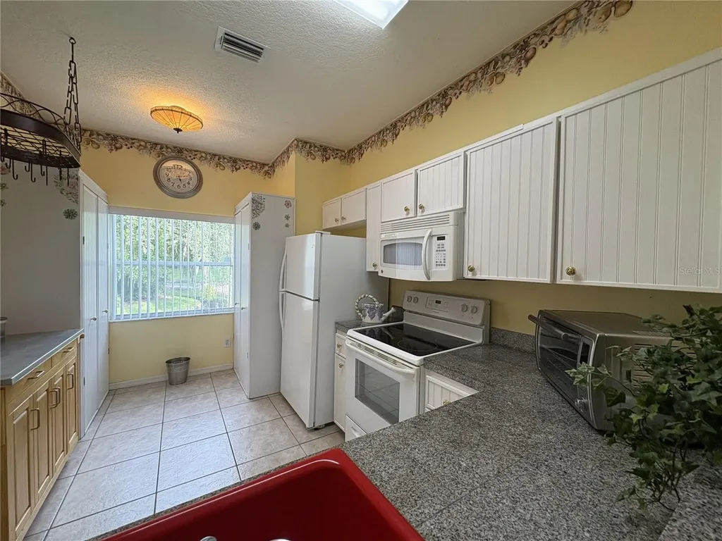 35219 Janine Drive Zephyrhills FL 33541