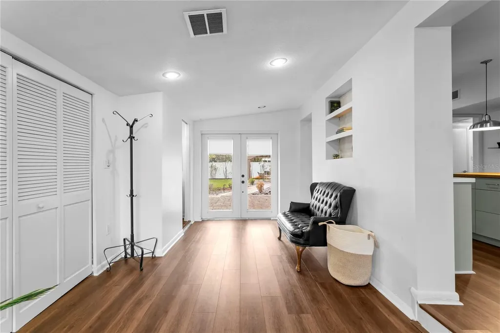 2407 S Lois Avenue Tampa FL 33629