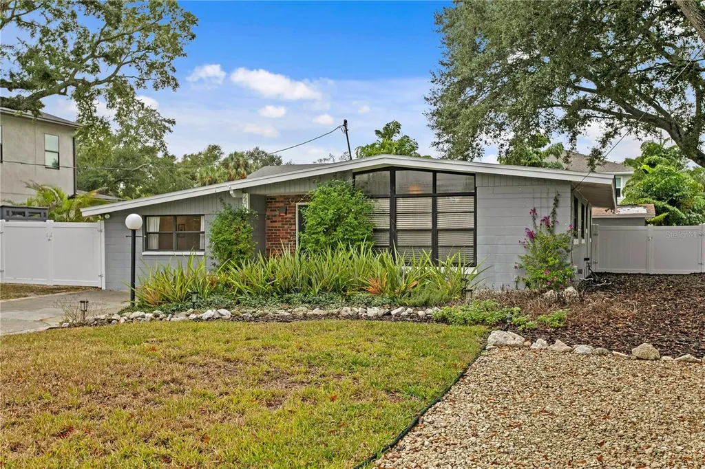 2407 S Lois Avenue Tampa FL 33629