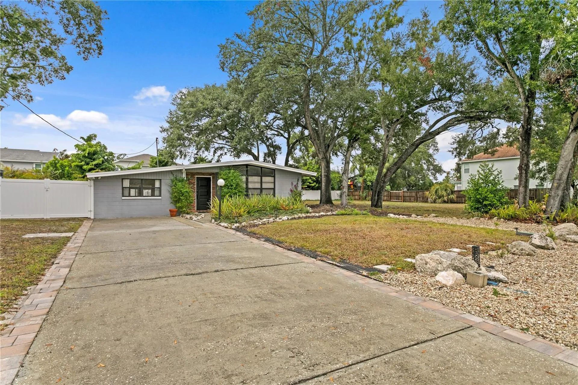 2407 S Lois Avenue Tampa FL 33629