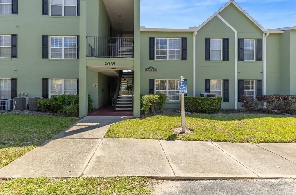 2035 Dixie Belle Drive Orlando FL 32812