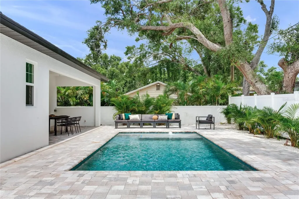 2814 54th Street S Gulfport FL 33707