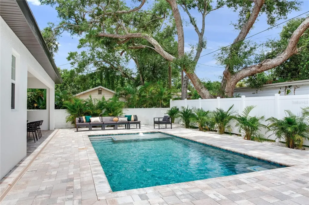2814 54th Street S Gulfport FL 33707