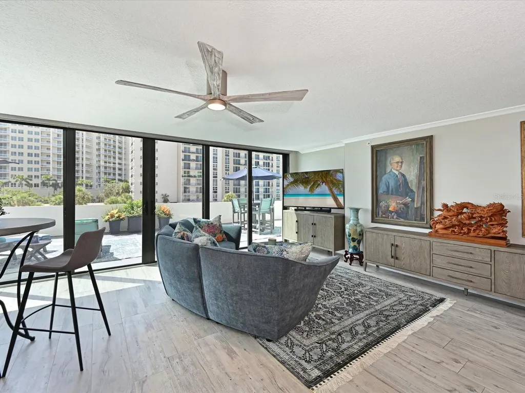 1102 Benjamin Franklin Drive Sarasota FL 34236