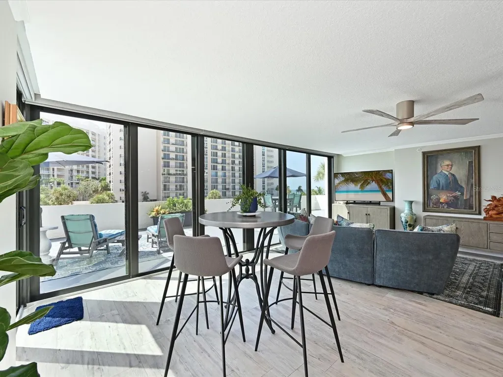 1102 Benjamin Franklin Drive Sarasota FL 34236