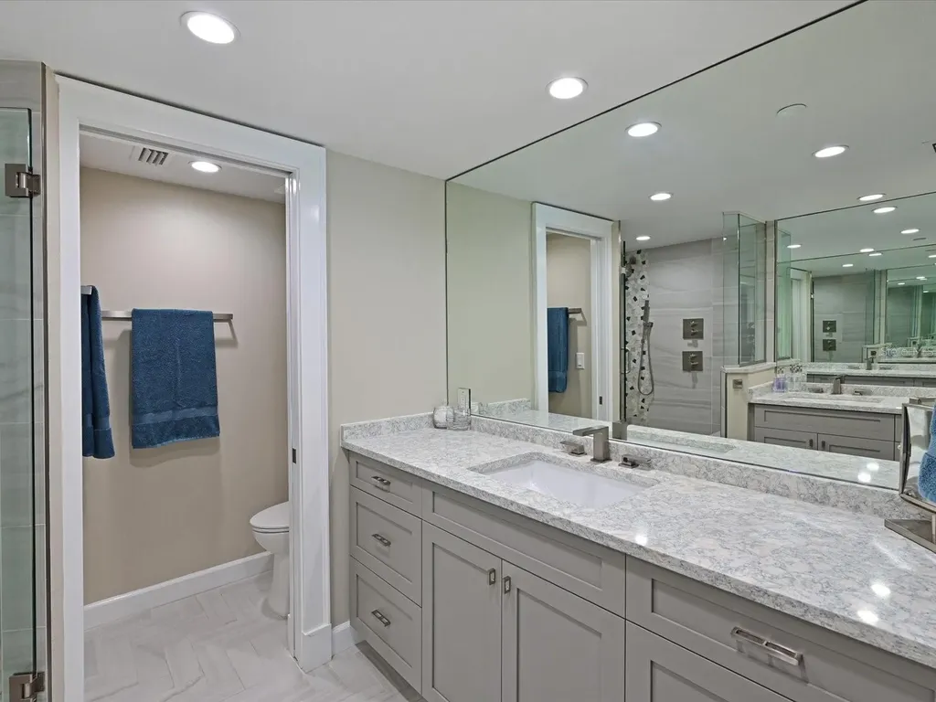 1102 Benjamin Franklin Drive Sarasota FL 34236