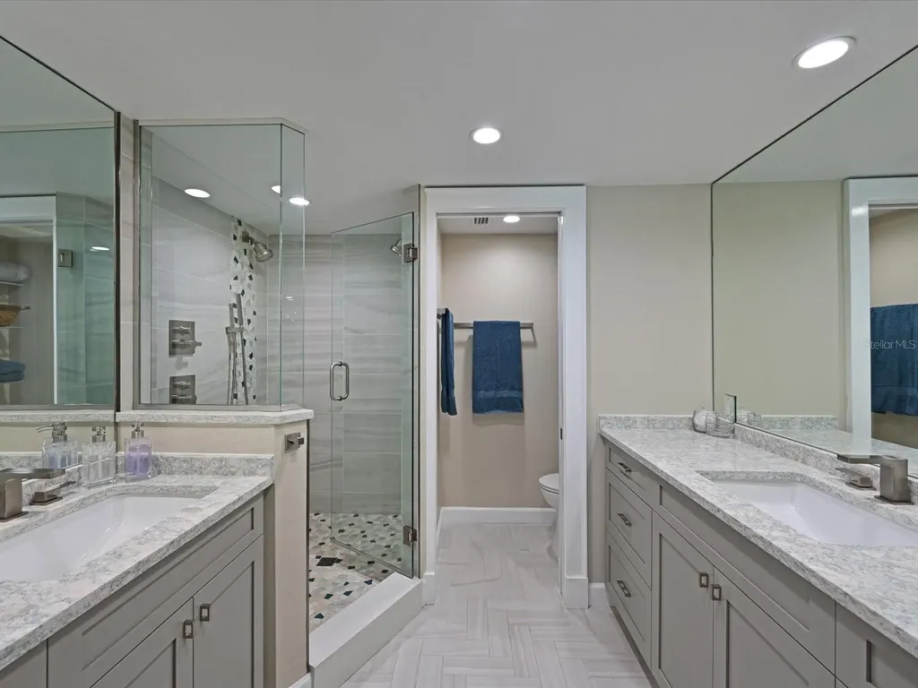 1102 Benjamin Franklin Drive Sarasota FL 34236