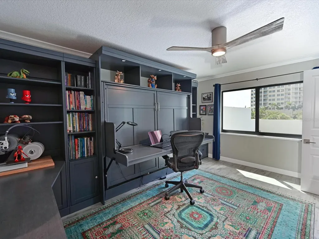 1102 Benjamin Franklin Drive Sarasota FL 34236