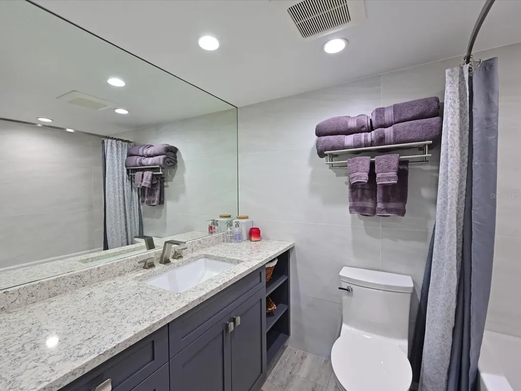 1102 Benjamin Franklin Drive Sarasota FL 34236