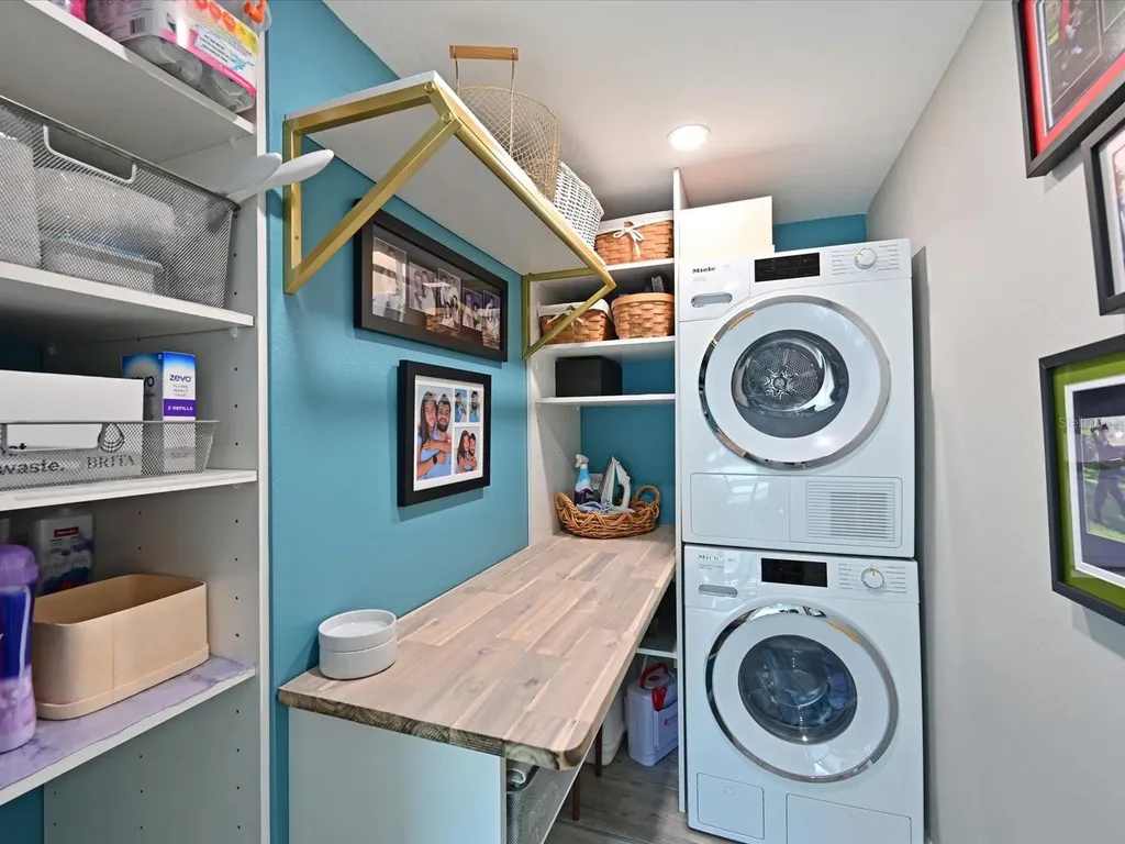 1102 Benjamin Franklin Drive Sarasota FL 34236