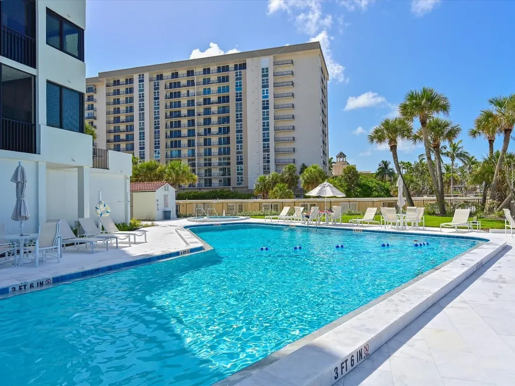 1102 Benjamin Franklin Drive Sarasota FL 34236