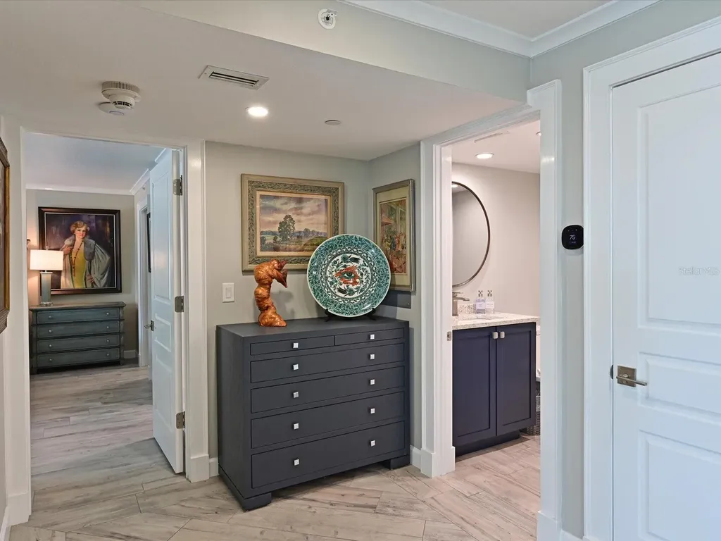 1102 Benjamin Franklin Drive Sarasota FL 34236