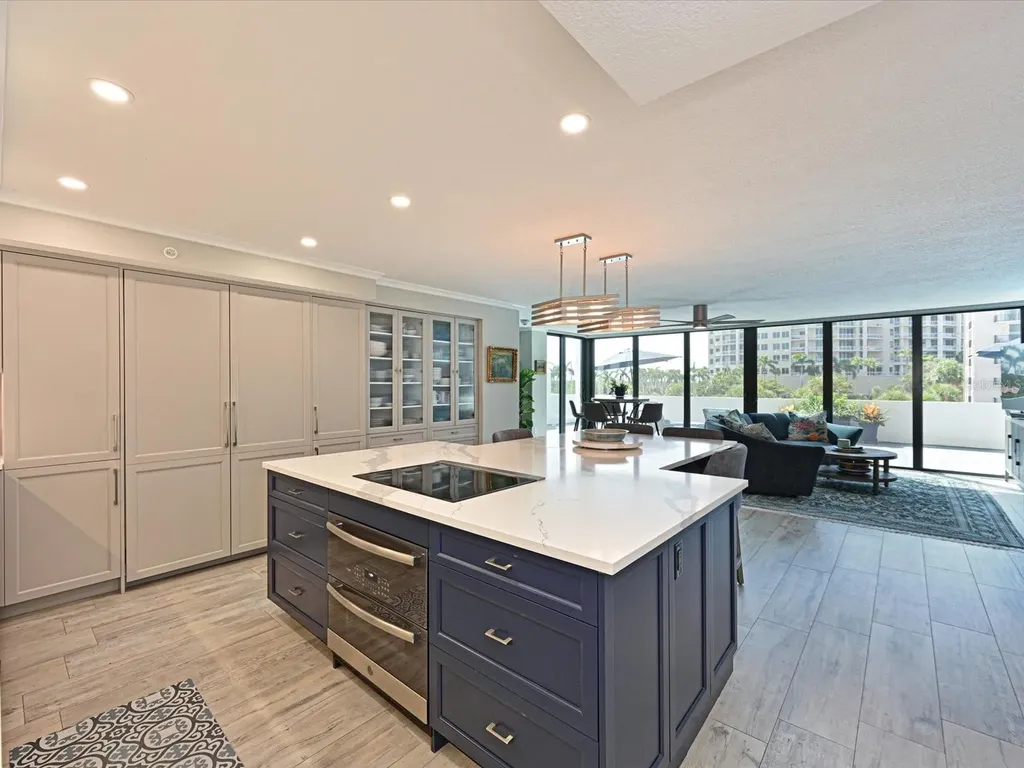 1102 Benjamin Franklin Drive Sarasota FL 34236