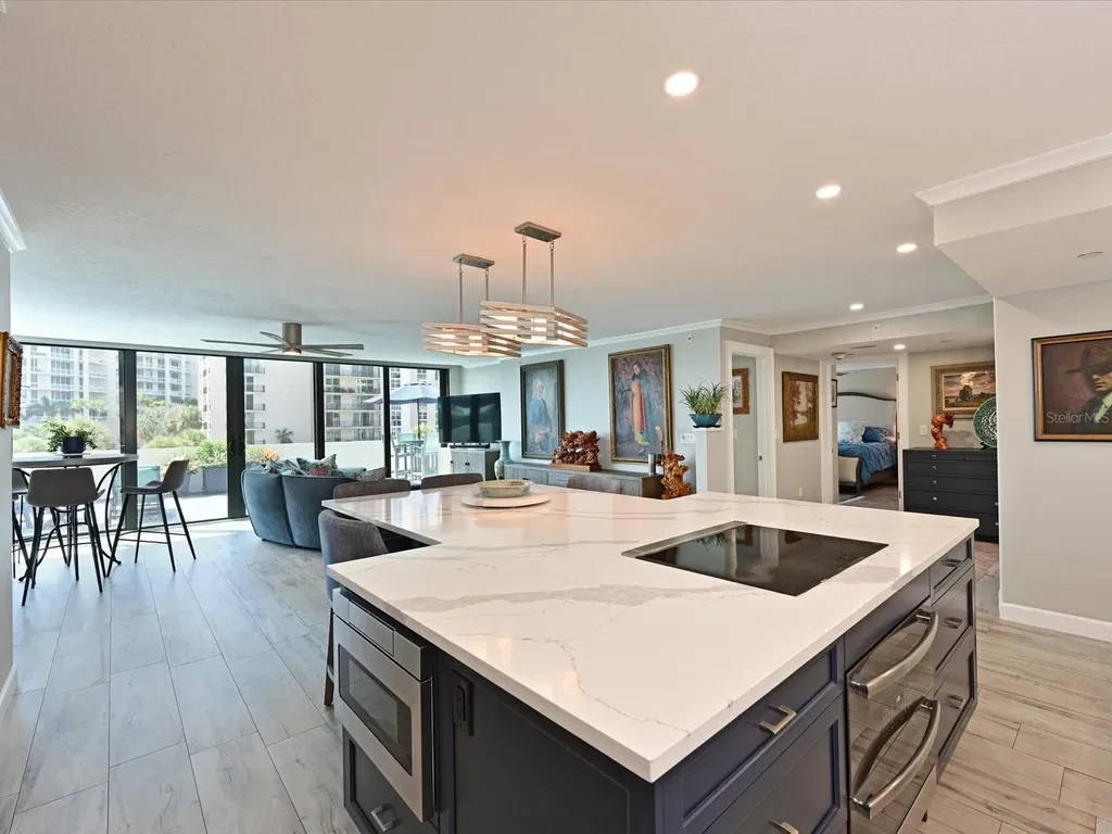 1102 Benjamin Franklin Drive Sarasota FL 34236