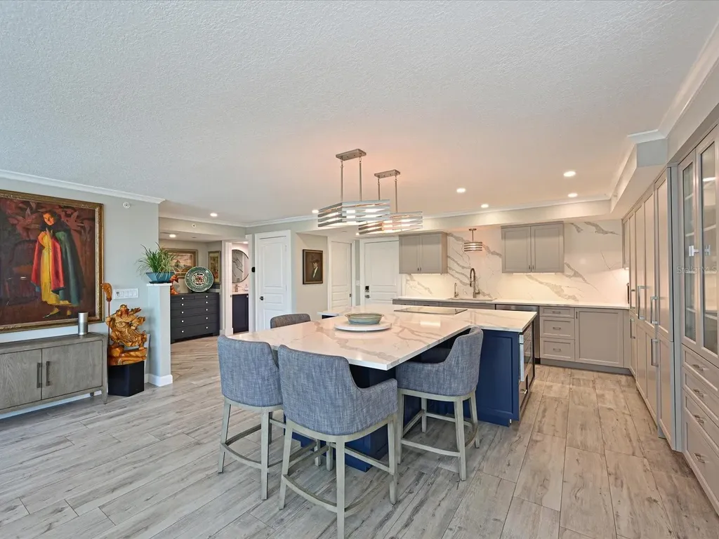 1102 Benjamin Franklin Drive Sarasota FL 34236