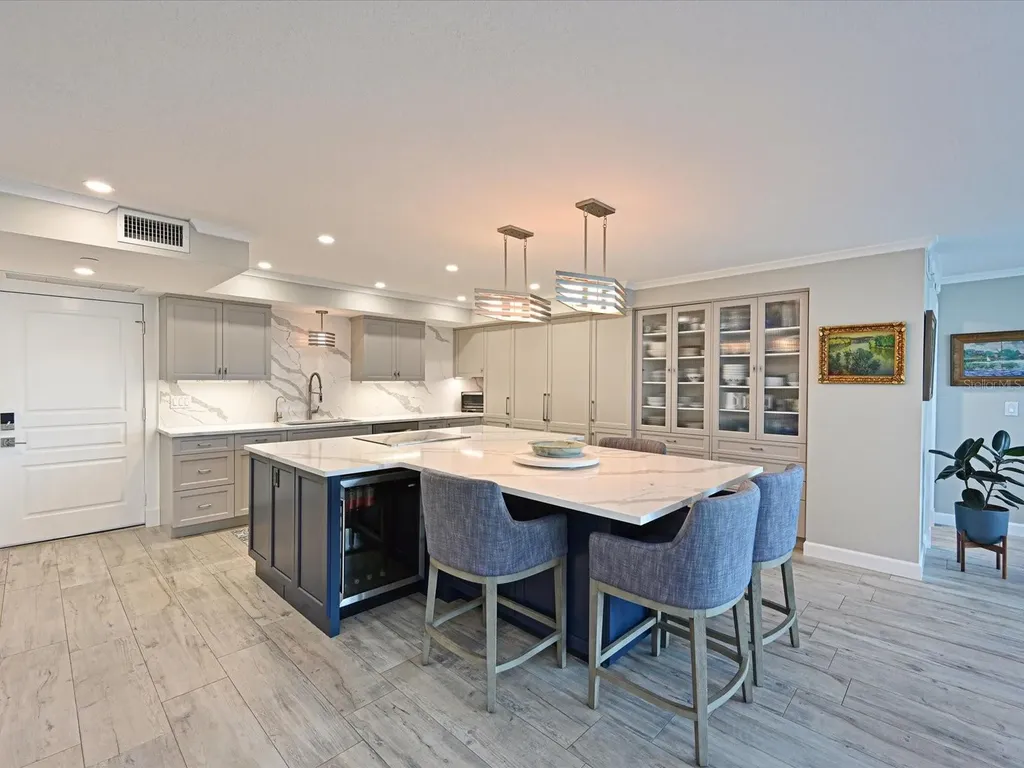 1102 Benjamin Franklin Drive Sarasota FL 34236