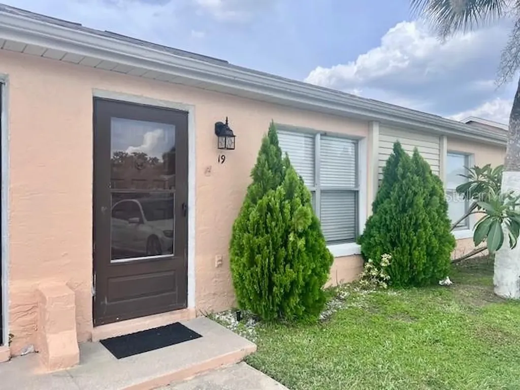 19 W Country Cove Way Kissimmee FL 34743