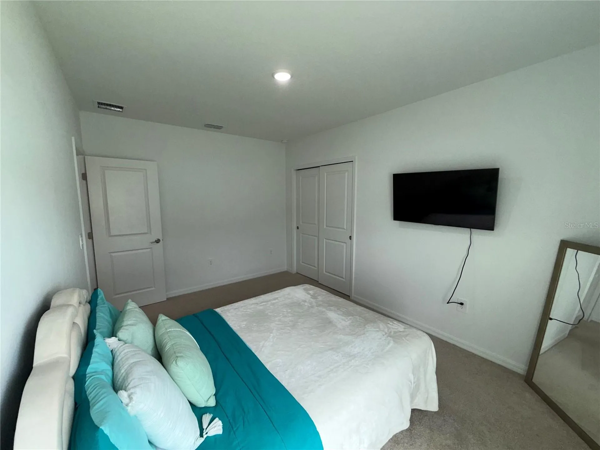 121 Citrine Loop Kissimmee FL 34758