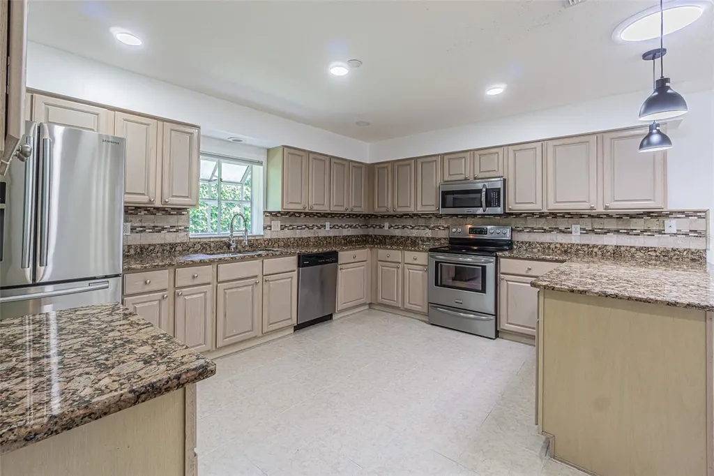 11027 Dormie Drive San Antonio FL 33576