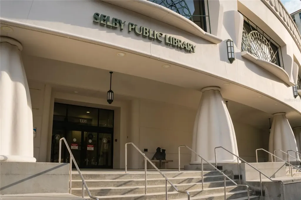 33 S Palm Avenue Sarasota FL 34236