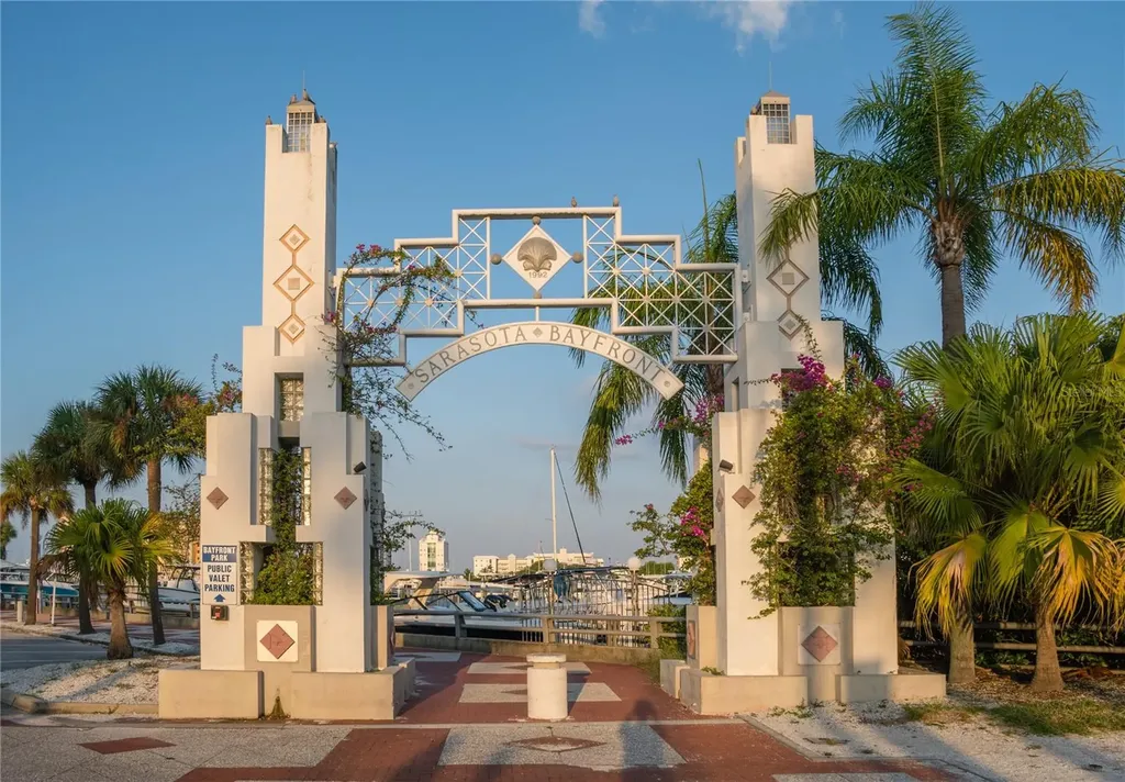 33 S Palm Avenue Sarasota FL 34236