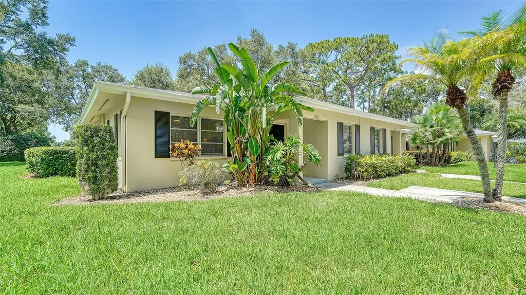 7820 Palm Aire Lane Sarasota FL 34243