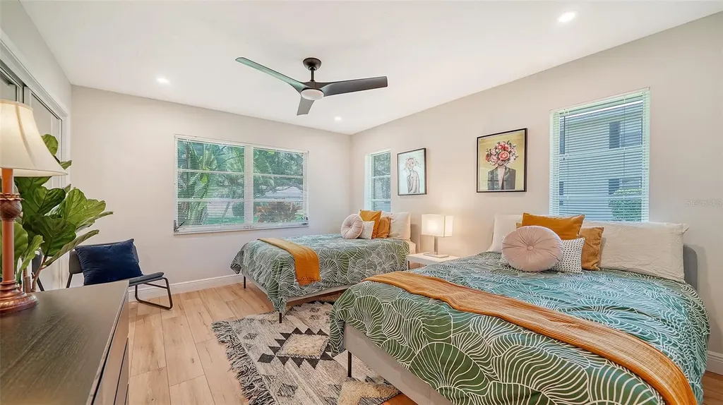 7820 Palm Aire Lane Sarasota FL 34243