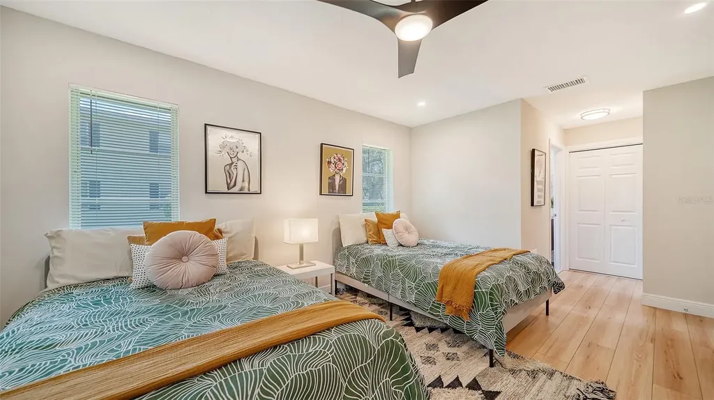 7820 Palm Aire Lane Sarasota FL 34243