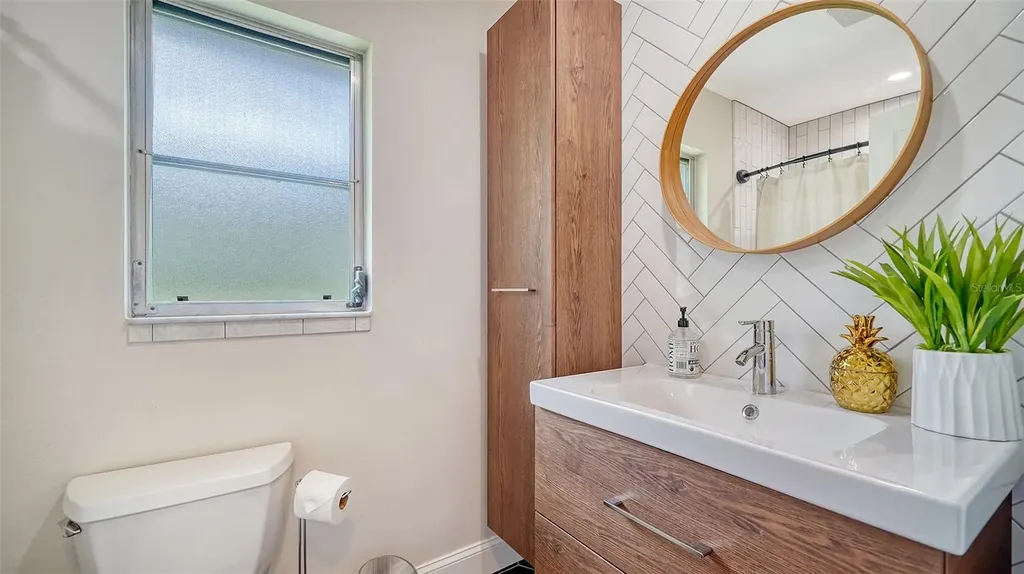 7820 Palm Aire Lane Sarasota FL 34243