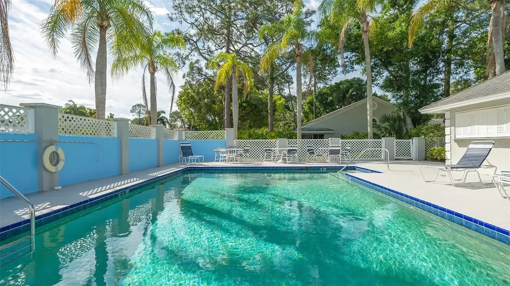 7820 Palm Aire Lane Sarasota FL 34243