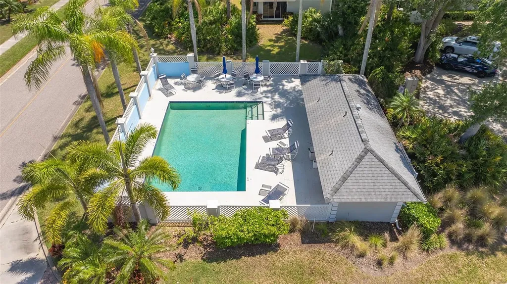 7820 Palm Aire Lane Sarasota FL 34243