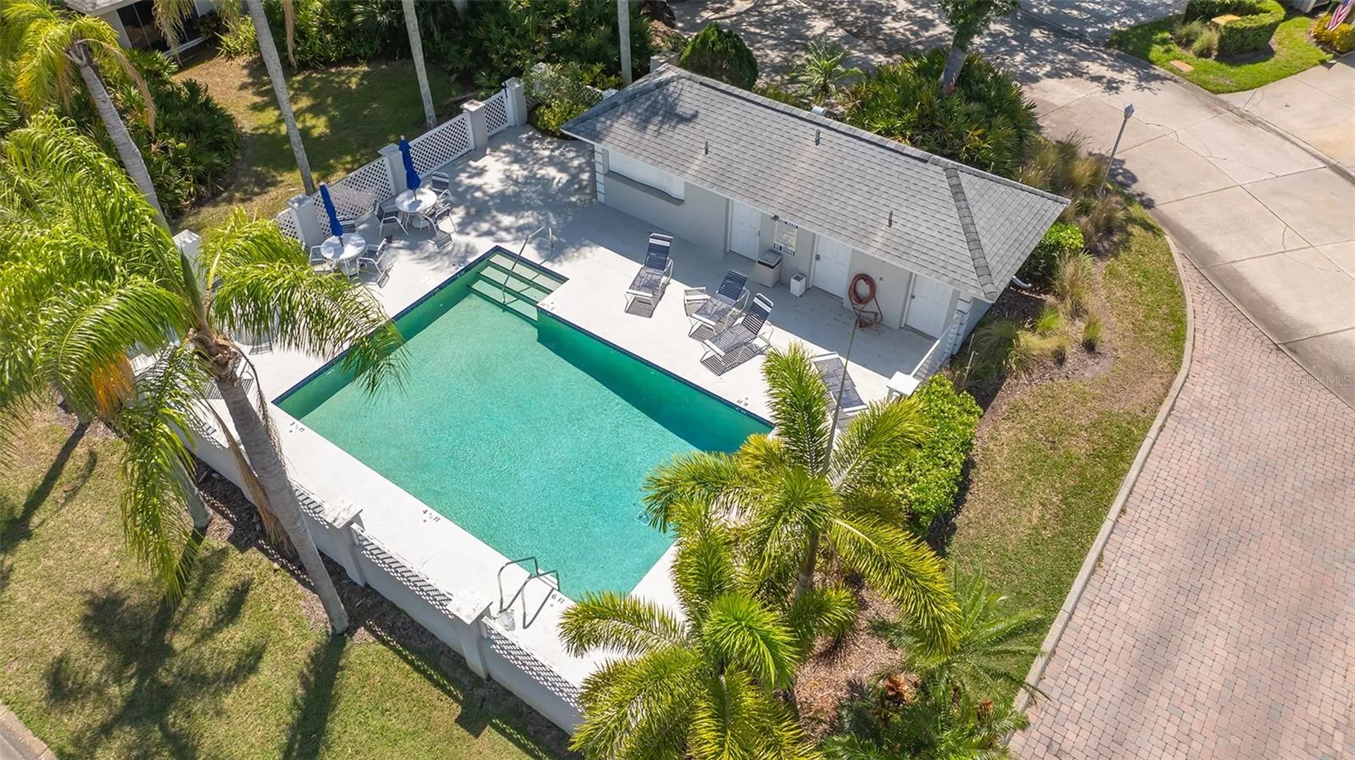 7820 Palm Aire Lane Sarasota FL 34243