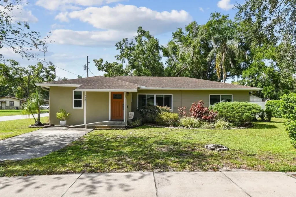 702 W Country Club Drive Tampa FL 33612