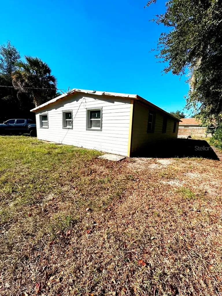 921 S Salisbury Avenue Deland FL 32720