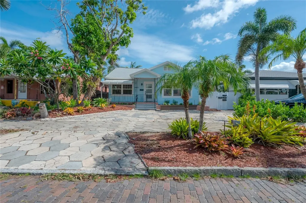 2421 Burlington Avenue N St Petersburg FL 33713