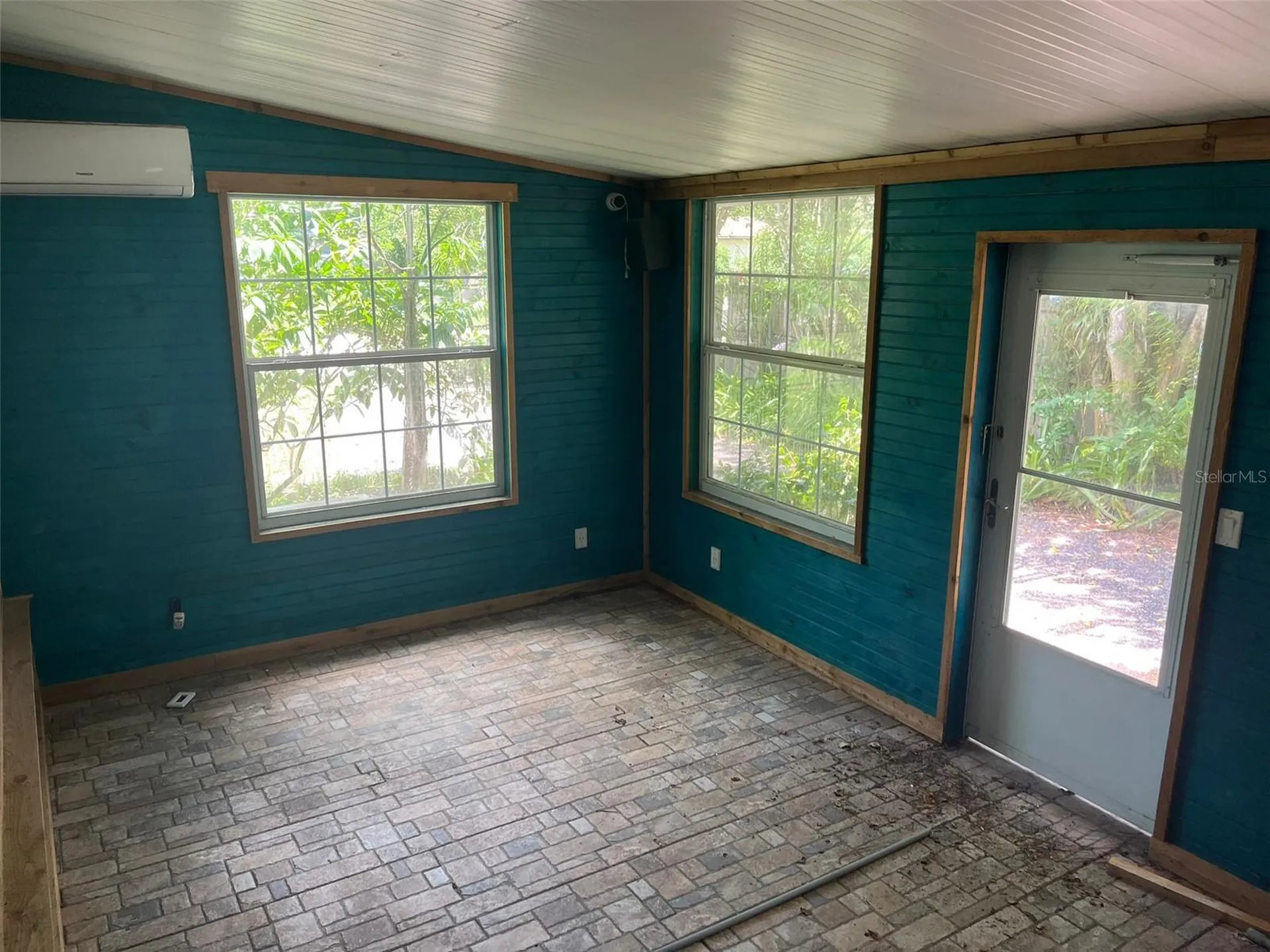 38250 E Collins Avenue W Zephyrhills FL 33542
